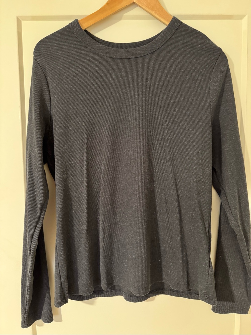Old Navy Long Sleeve Tee in Charcoal Gray